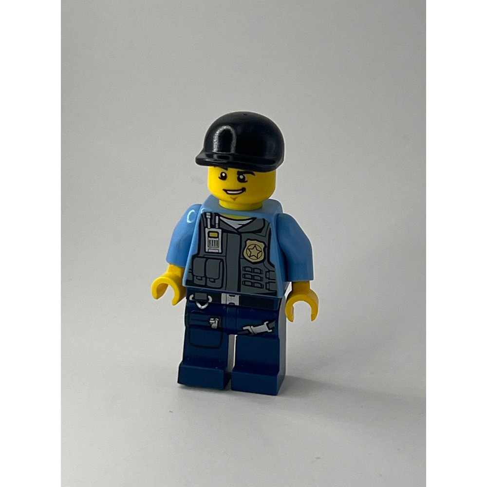 LEGO City Police Officer Minifigure cty0432 Tactical Vest Gold Badge Black Cap